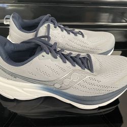 Saucony Men’s 11.5 Hurricane Wide