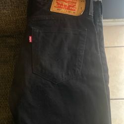 Black Levi 501s (32x30)