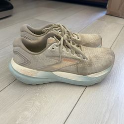 Brooks Women’s Size 10 Running Shoes 