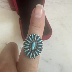 925 Sterling silver genuine turquoise ring , size 8 , marked 5 ⭐️ 925 , large oval front with cluster of turquoise stones
