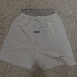 Essentials Shorts 