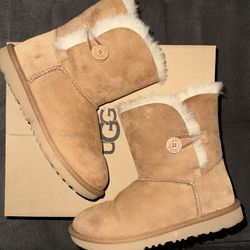 Uggs Kids Size 4 Chestnut Color 