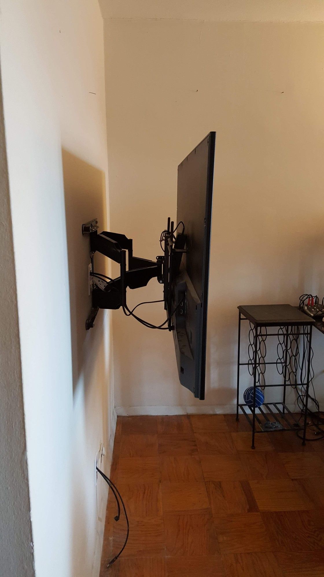 Tv mounting servic-- with flat tilting and full motion swivel tv wall mounts