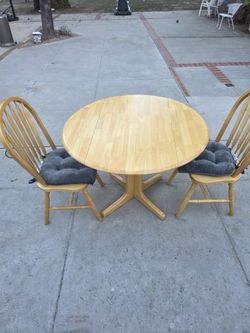 Dining Room Table Collapsible 40-in Round 2 Chair