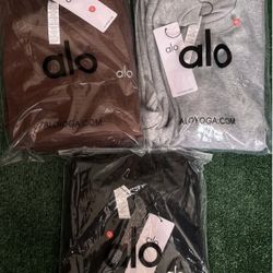 Women’s Alo Crewneck With Cuffed Sweats Sets  