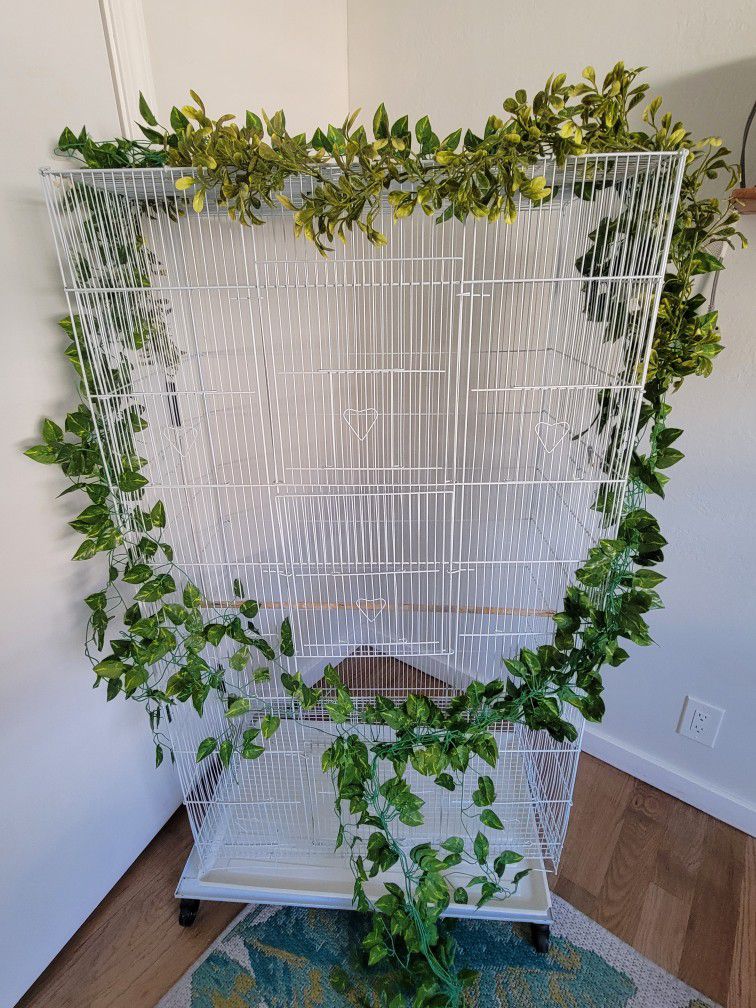 XL Bird Cage With Accessories 
