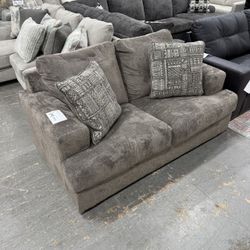 SOLETREN ASH LOVESEAT