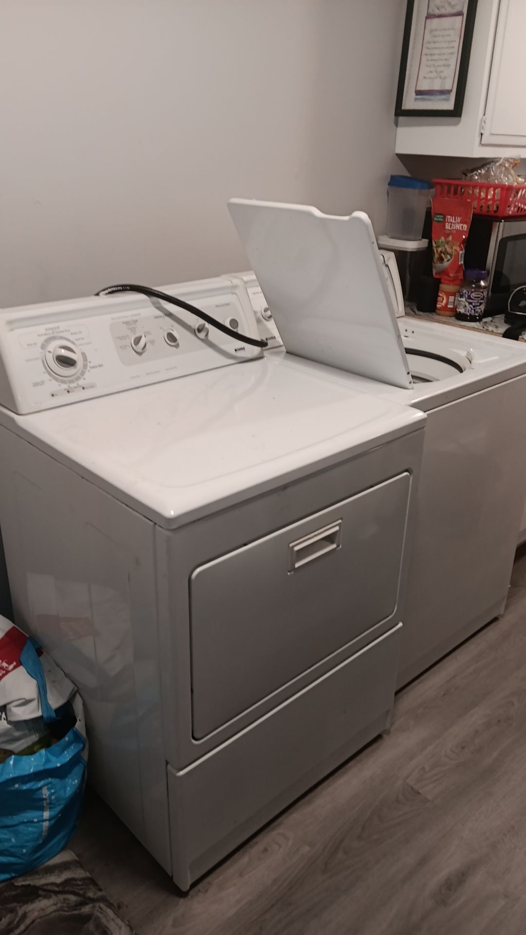 Washer dryer set