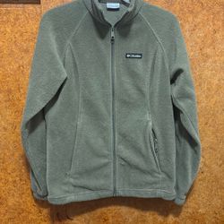 Woman columbia sweater