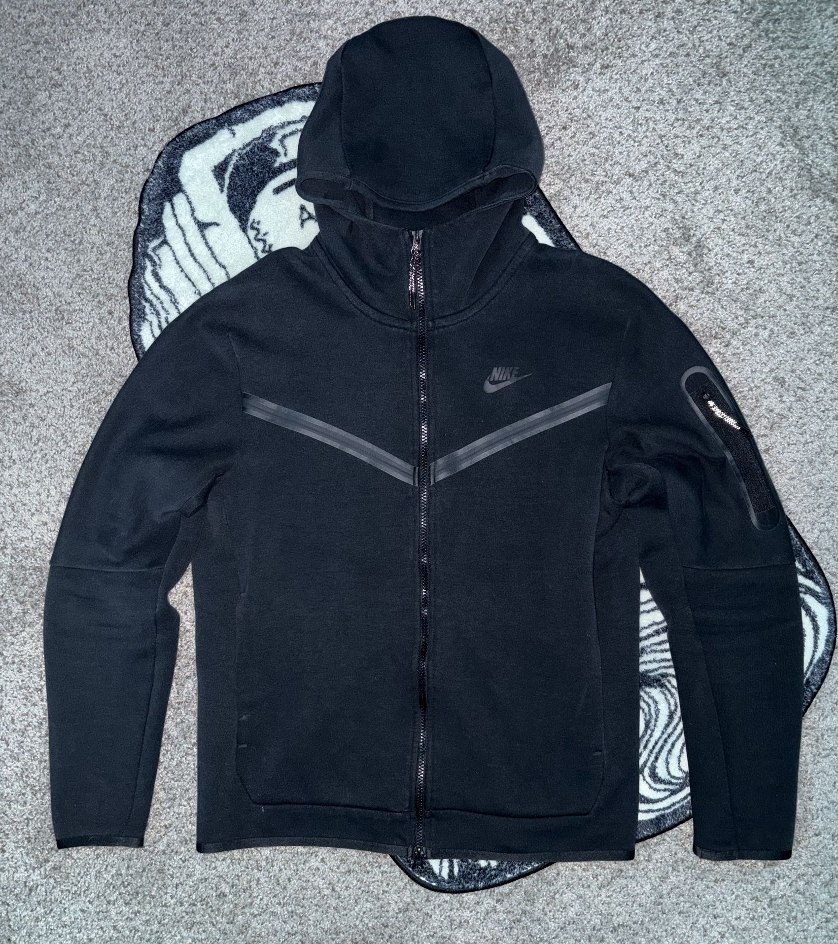 Men’s Nike Tech Fleece Hoodie Size Medium