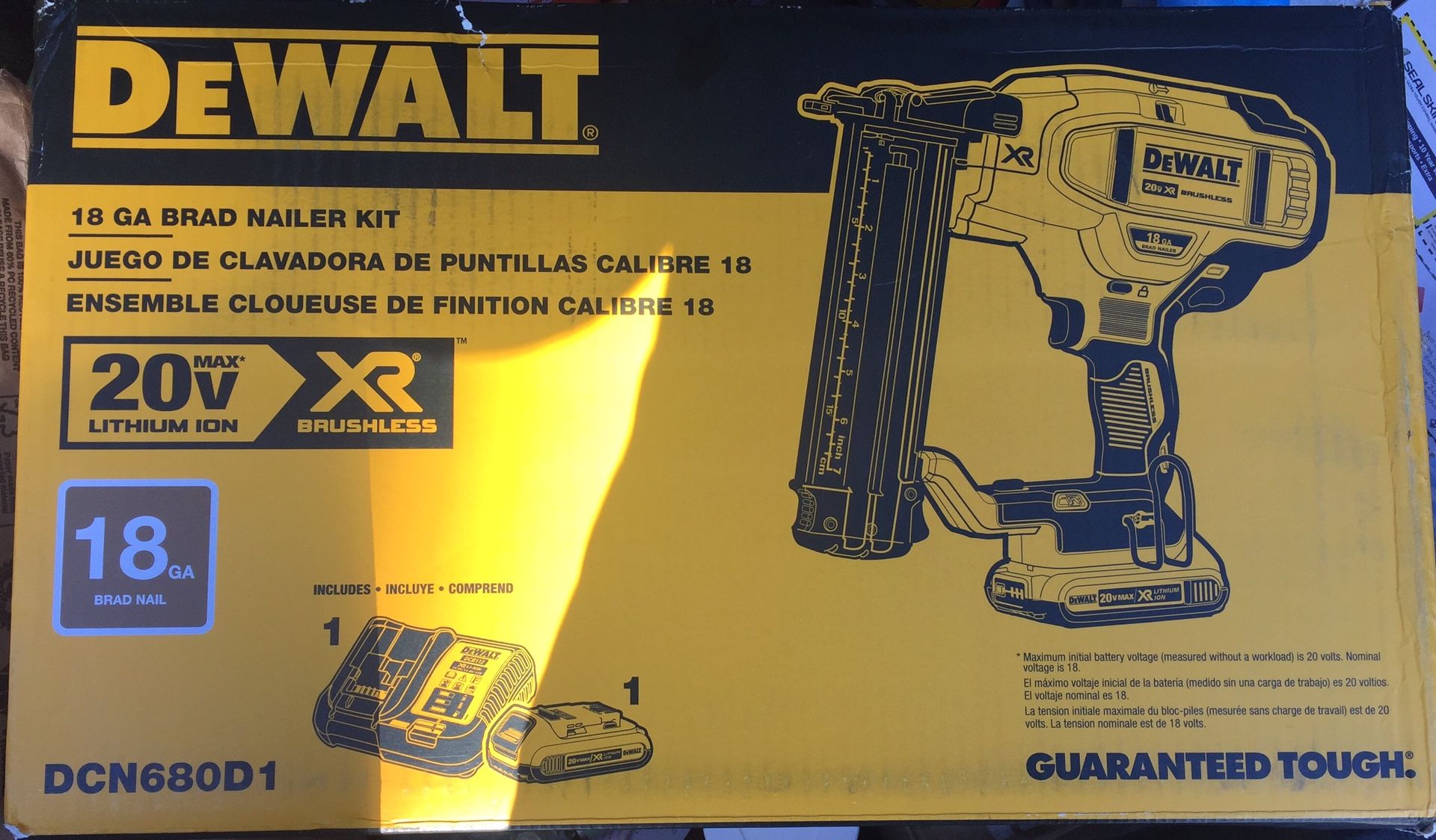 DeWalt 18 Ga Brad Nailer Kit 20 Volt Max Lithium Ion XR Brushless