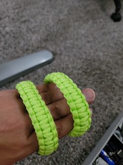 Paracord bracelet with fire starter