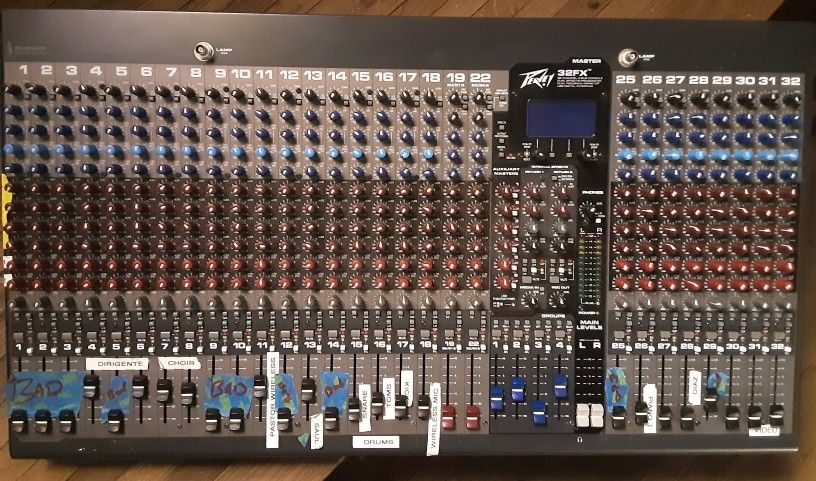 Used Peavey PV32FX04 32 CHANNEL MIXER Mixers