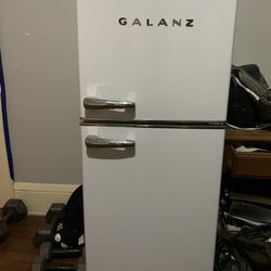 Galanz Mini Fridge