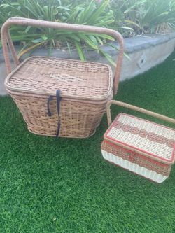 Large vintage picnic basket/small sewing basket