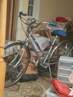 VINTAGE COLUMBIA SPORT 323 BIKE WITH HEAD LIGHT, BACK LIGHT, GENERATOR, CHROME MUD GUARD