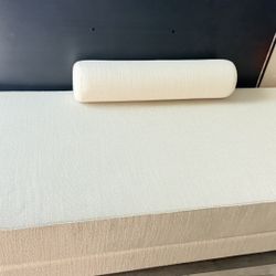 Day Bed Turns In To A Queen Bed 