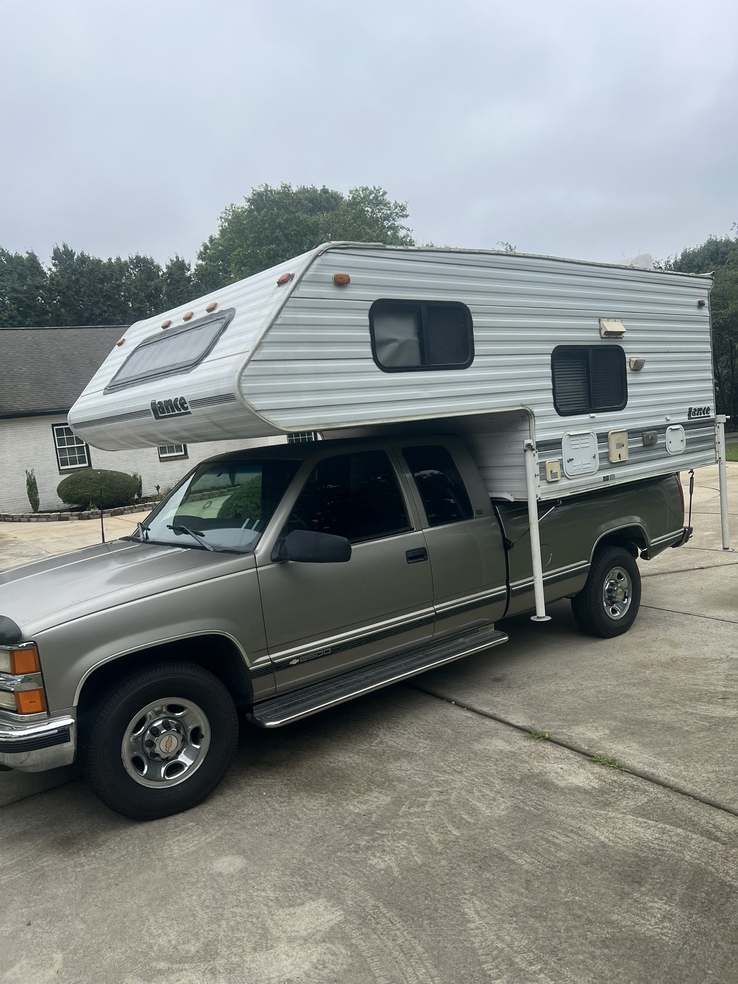 Lance Camper Squire 3000 8’6” Extended Cab Camper, Truck Not Included