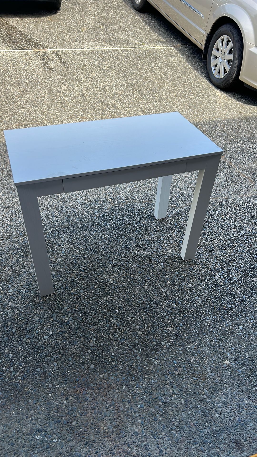 PENDING PICK UP— FREE Desk