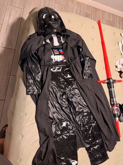 Kid Star war Darth Vader it makes souns