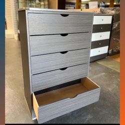 5 drawers dresser / Five drawers dresser