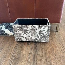 NEW WHITE & BLACK FLORAL PAISLEY CLOTH-COVERED STORAGE TOTE BLANKET BOX MAGAZINE RACK HOME ORGANIZATION BIN NWT