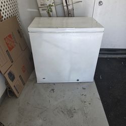 Frigidaire 8 cubic ft chest freezer