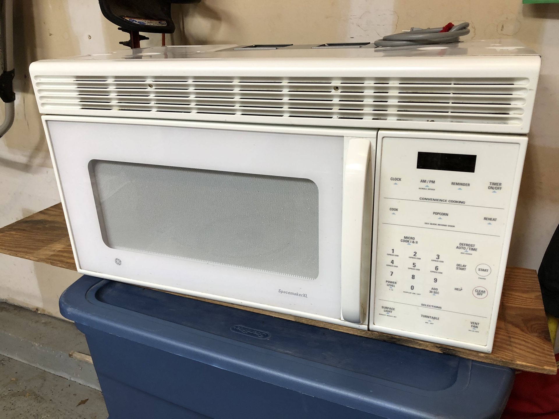 GE SPACEMAKER XL OVER THE RANGE MICROWAVE