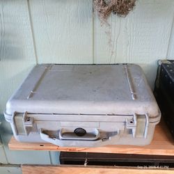 Vintage Hardigg (Pelican) Heavy-Duty Military Protective Case with Foam