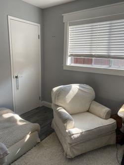 WHITE ROCKING CHAIR
