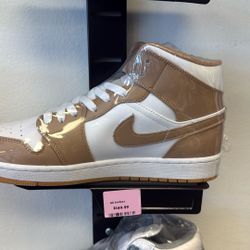 Air Jordan Retro 1  Size 9.5.  