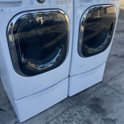 LG Square White Front Load Set Washer 4.5 Cu Ft Gas Dryer 7.5 Cu Ft 