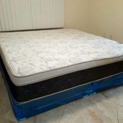 NEW KING-SIZE MATTRESS AND BOX SPRING