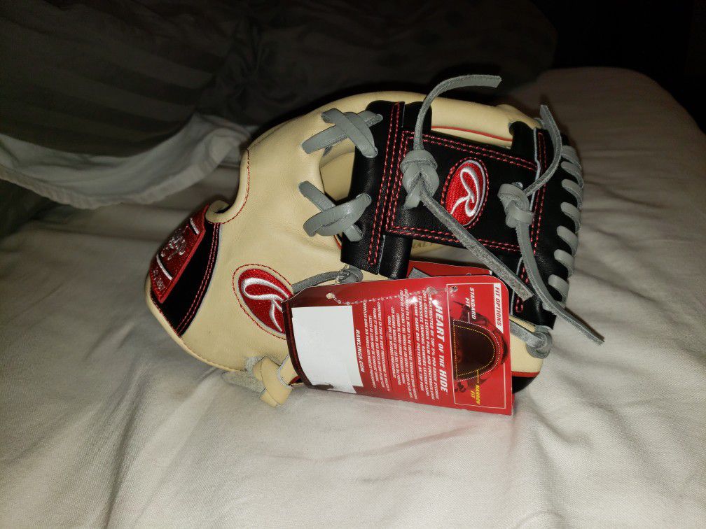 New Rawlings Heart of the Hide 11.5inch glove