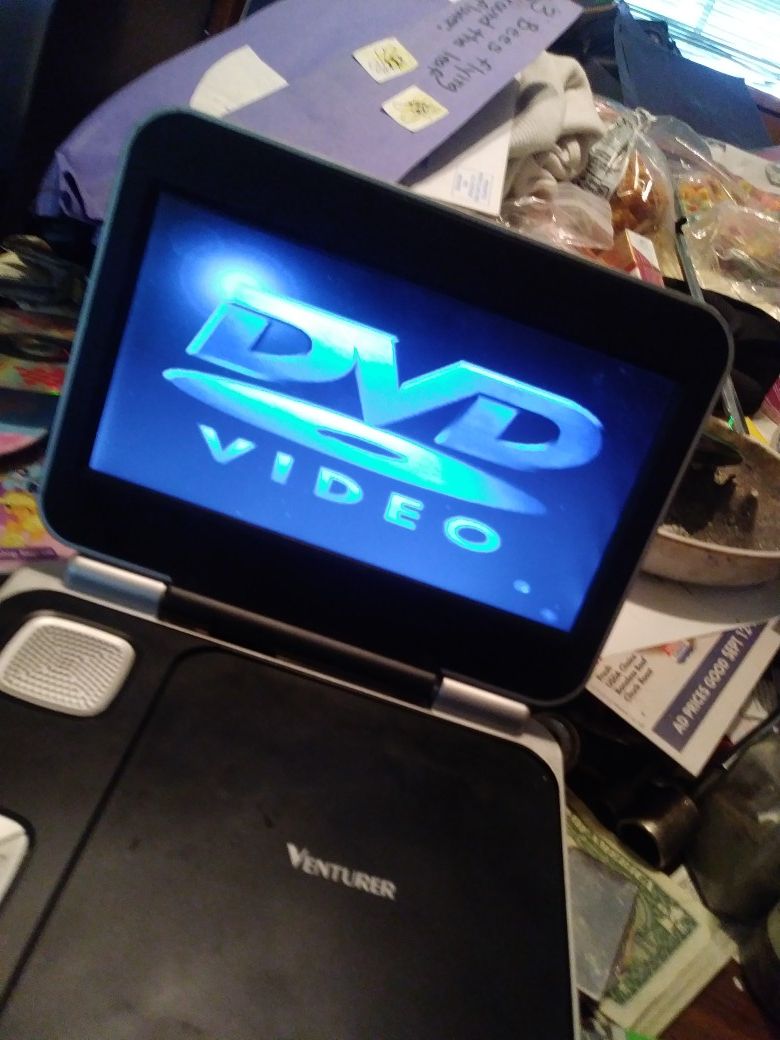 PORTABLE DVD PLAYER 8 INCH SCREEN WITH 4 DVDS IT WORKS GREAT & COMES WITH CARRYING CASE