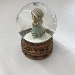 Ended 2012 Precious Moments Musical Water Snow Globe “Joy To The World” Snowflake