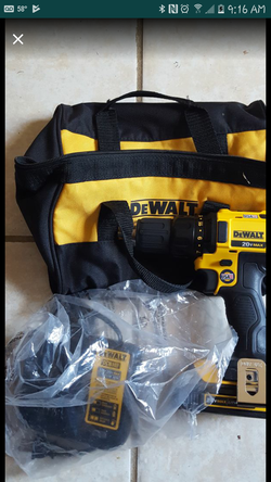 Dewalt 20V MAX 1.5 Ah Cordless Lithium-Ion drill