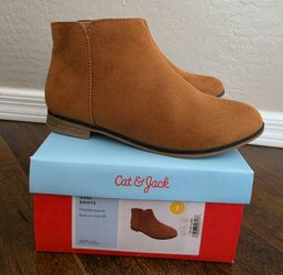 Girl brown boots size 1