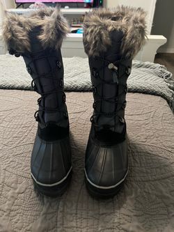 Snow boots