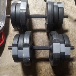 Vendo Unas Pesas Son De Plástico Pesa Cada Una 25 Libras 50 Libras En Total 