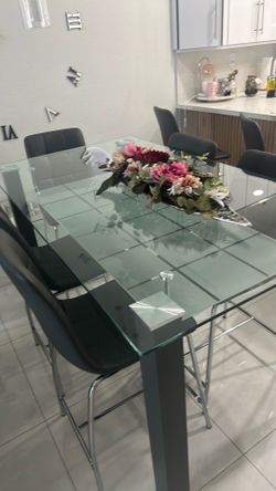 Diningroom set with 8 chairs counter height
