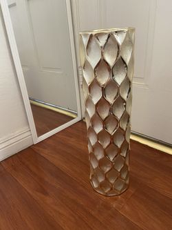 Golden vase only be pick up