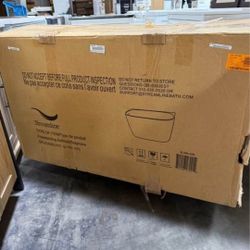 Streamline
47 in. x 23 in. Acrylic Freestanding Soaking Bathtub in Glossy White