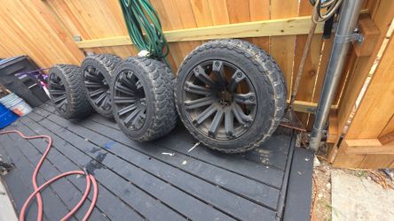 22in tis wheels and toyo tires