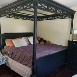 Beautiful Canopy King Size Bed - $400