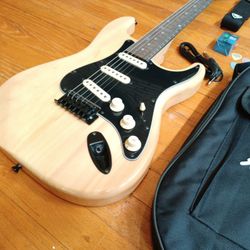 Electric Guitar With Bag And Accessories