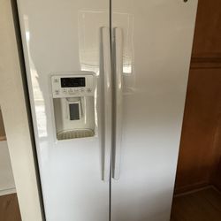 GE Side By Side Refrigerator 