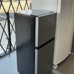 Midea 4.5 cu. ft. Compact Refrigerator with Freezer (Stainless Steel)