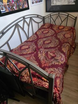Day bed frame