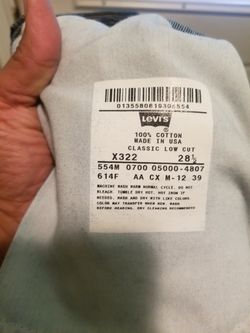 Levi Classic Jeans...size 32x28..like new!